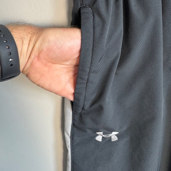 Under Armour Mens Pull On Track Pants Black/Gray Large Active Ankle Vents Casual - Picture 2 of 16